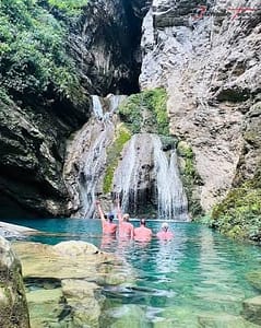 ### Pourquoi faire le Ha Giang Loop en septembre ? Le mois doré que tout le monde attend (et que tu vas adorer)