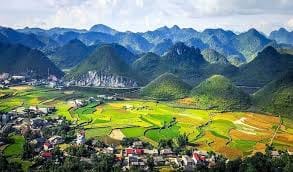 ### Pourquoi faire le Ha Giang Loop en septembre ? Le mois doré que tout le monde attend (et que tu vas adorer)