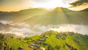 ### Pourquoi faire le Ha Giang Loop en septembre ? Le mois doré que tout le monde attend (et que tu vas adorer)
