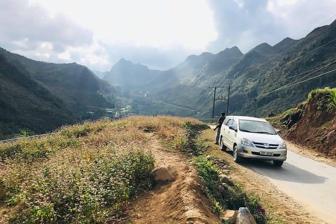 La boucle de Ha Giang en voiture , solution idéale pour les familles et les groupes d'amis