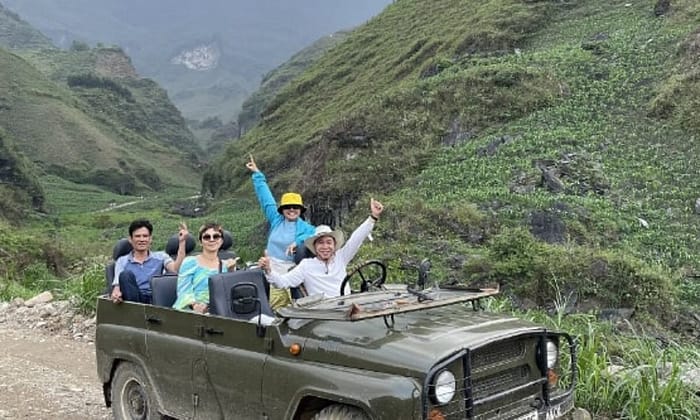 Contrôles de police boucle Ha Giang